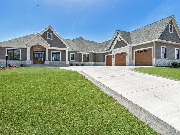 15074 Woodford Trl, Granger, IN 46530