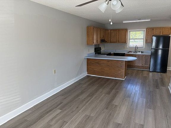 3rd image of 607 Main St APT 1