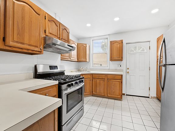 3rd image of 1433 43rd St #1