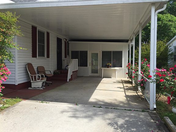 2nd image of 518 NE Broadview Dr