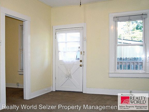 3rd image of 1005 W Clay St #B