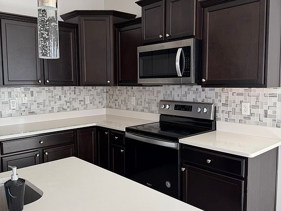 5th image of 228 Garden Gate Cir W