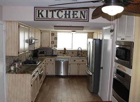 3rd image of 1802 Surrey Dr