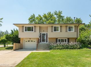 1701 Hartmann Dr, Schaumburg, IL 60193