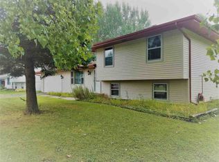 3021 Breezeway Dr, Rockford, IL 61109