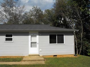 446 James St, Clyde, NC 28721