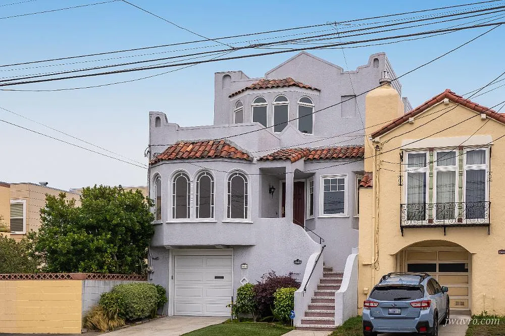 Fantastic 4 bedroom Single Family Home — Photo 1