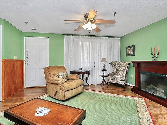 3rd image of 211 Heritage Blvd Suite 514