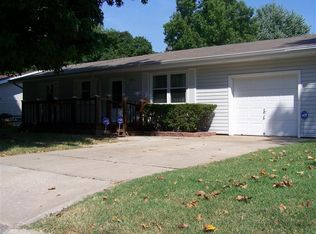 1112 S Willow Ln, Springfield, MO 65804