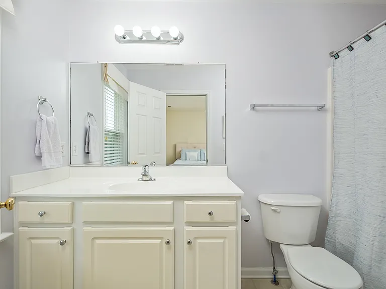 100 Melbourne Park Cir #B — Photo 15