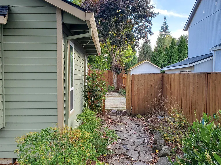14290 SW Hall Blvd — Photo 18