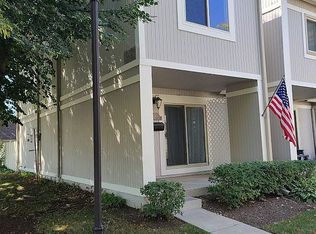 570 Quail Creek Dr, Grayslake, IL 60030