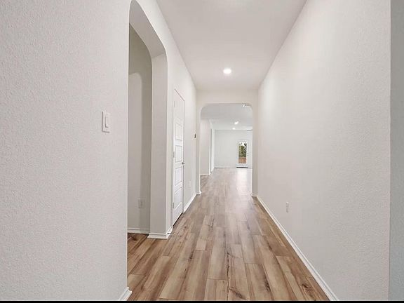 3rd image of 100 Jarbridge Dr