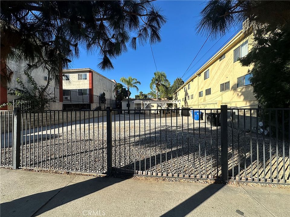1st image of 13219 132191/2 Vanowen St