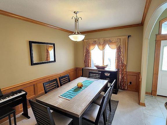 formal dining/flex room