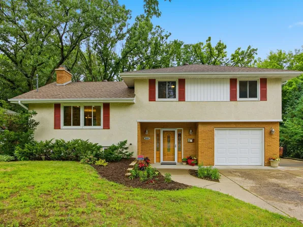 3121 W 84th St, Bloomington, MN 55431