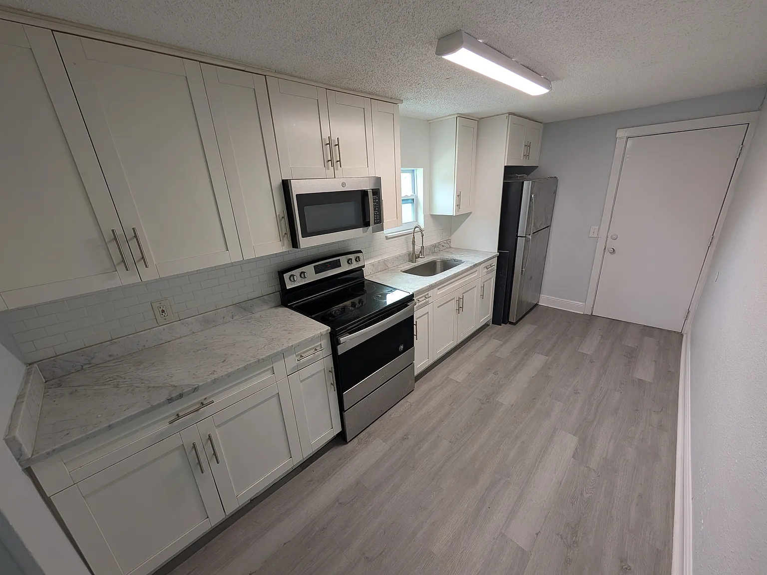3 bed, 970 sqft, $2,000 — Photo 1