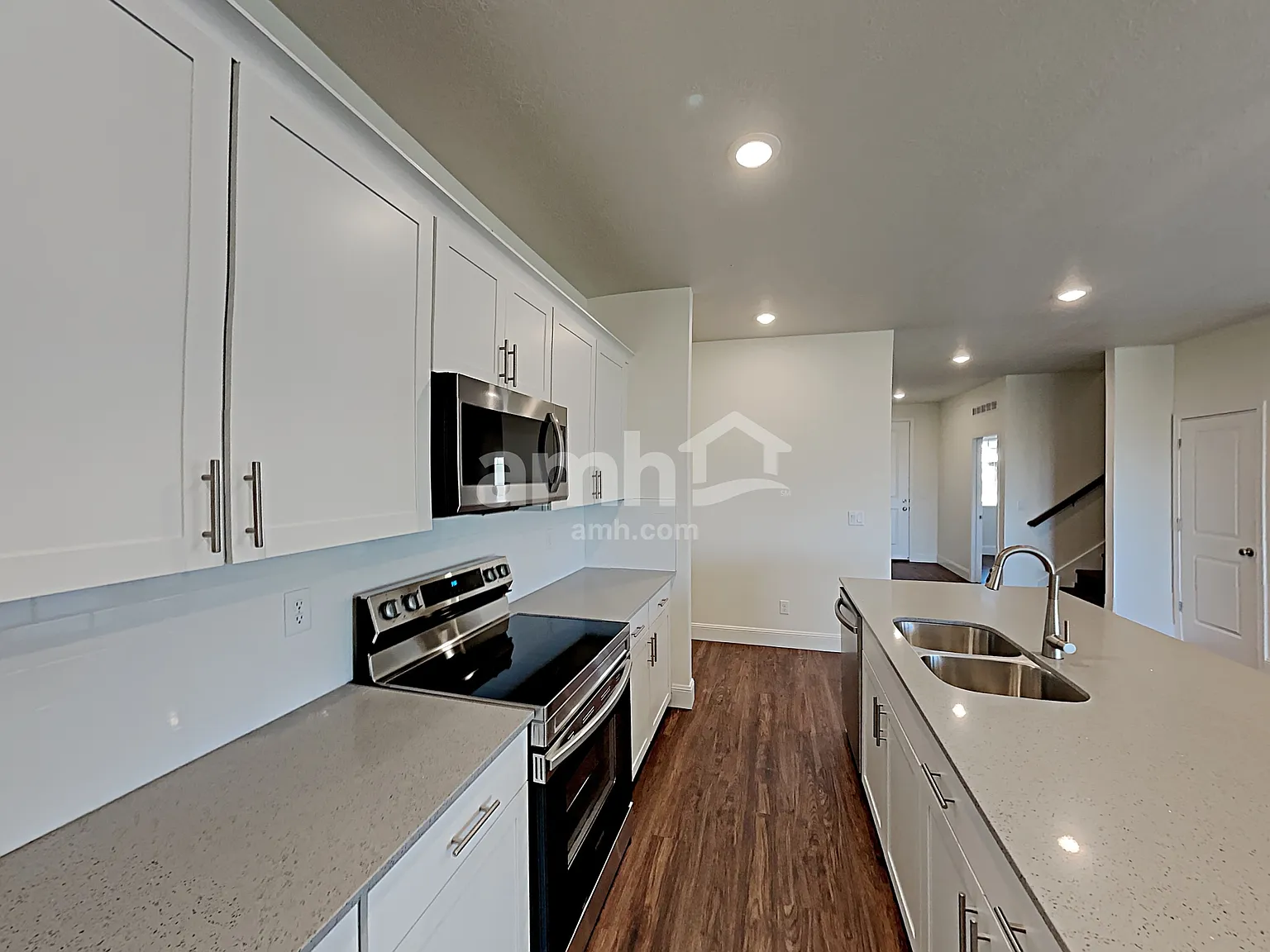 4 bed, 2.5 bath, 2313 sqft, $2,920 — Photo 3