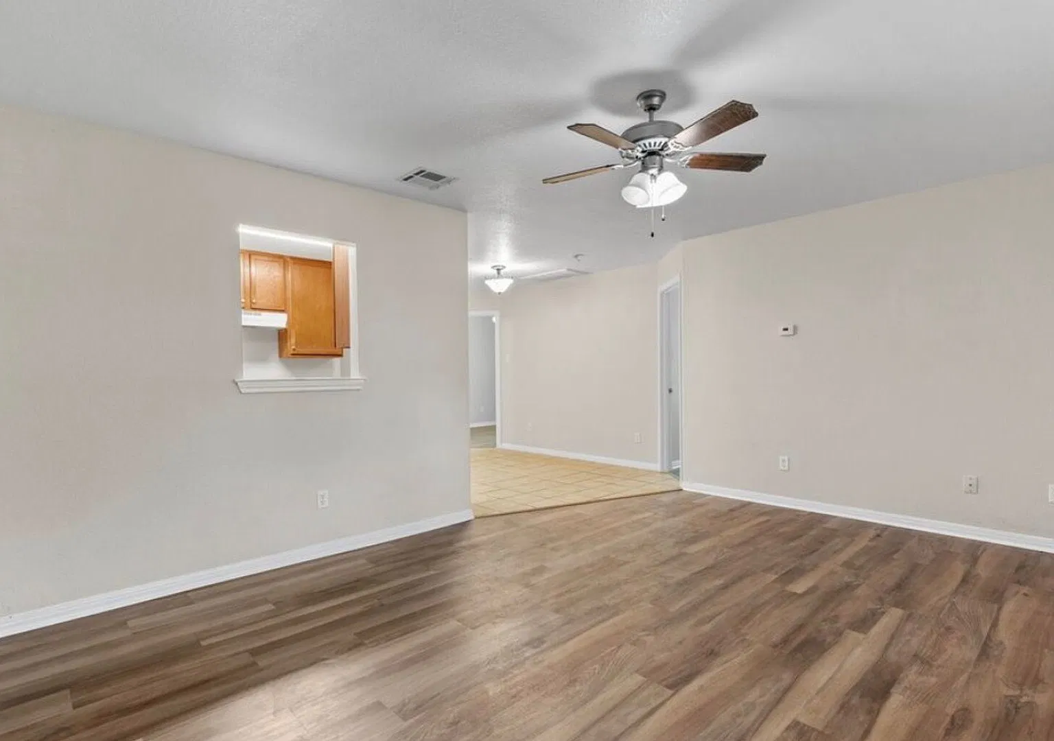 217 E Craven — Photo 2
