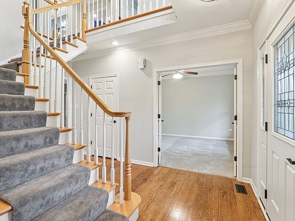 5th image of 704 Greenbrier Ct