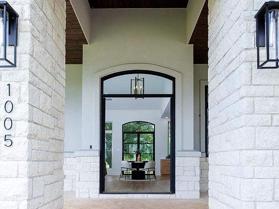 5th image of 1005 Cimarron Hills Trl W