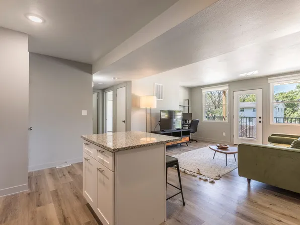 The Metro, 2020 10th St #204, Charleston, IL 61920