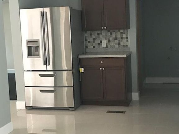 5th image of 463 Sunshine Ave