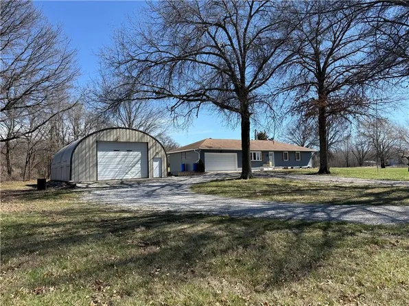 24307 S Rockhaven Rd, Peculiar, MO 64078