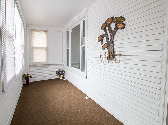 3rd image of 242 S 19th Ave