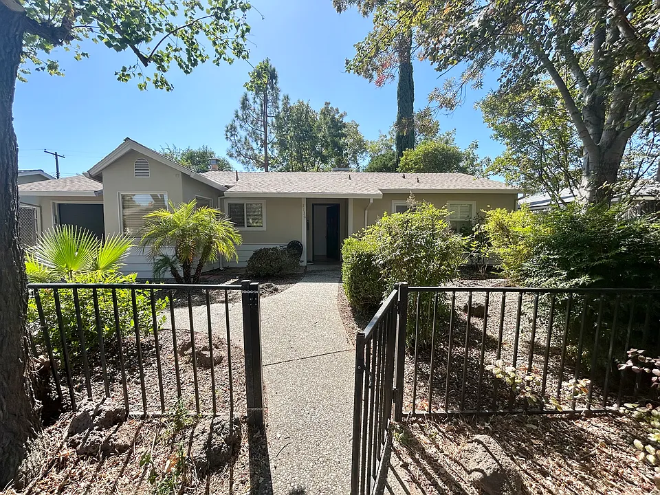 3136 Churchill Rd