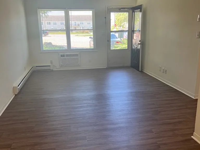 3750 McCarty Ln — Photo 3