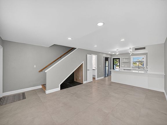 3rd image of 1002 Shorewinds Drive
