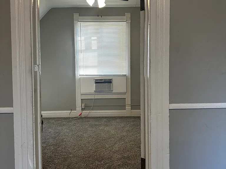 2436 Wallace Ave #B — Photo 6