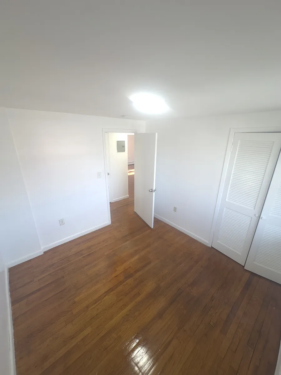 Building Photo - 4015 Baychester Ave #3