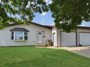 504 16th St SW, Minot, ND 58701