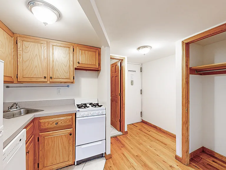 489 Columbus Ave #5D — Photo 7