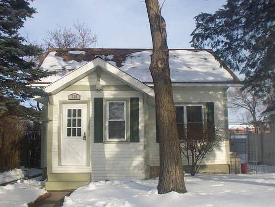 1st image of 328 32nd Ave N