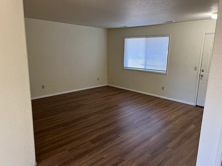 855 NE Victoria St #9 — Photo 2