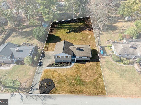 3rd image of 14 Cobblestone Dr