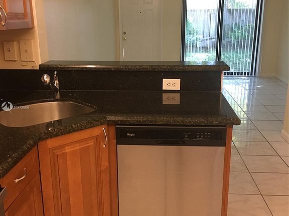 4th image of 10574 Royal Palm Blvd