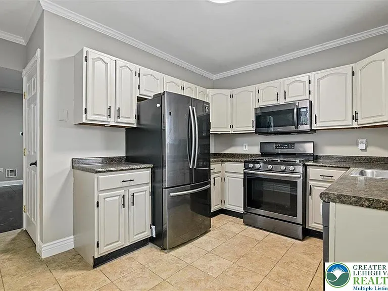 510 5th Ave — Photo 10