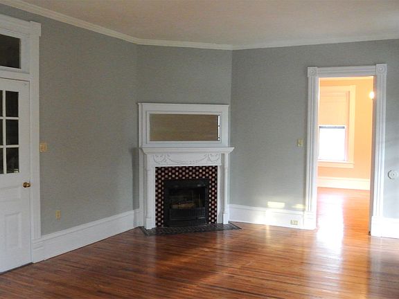 3rd image of 704 Penn St APT 1
