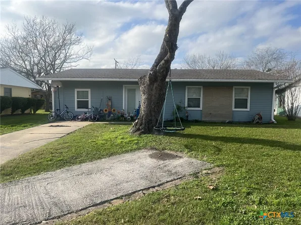 69 San Jacinto St, Point Comfort, TX 77978