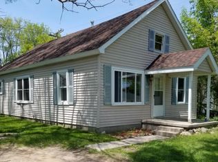 520 S Hooper St, Caro, MI 48723