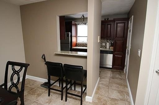 5th image of 913 Sherwood Forest Ln