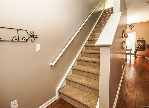 2nd image of 5219 Holbert Cres