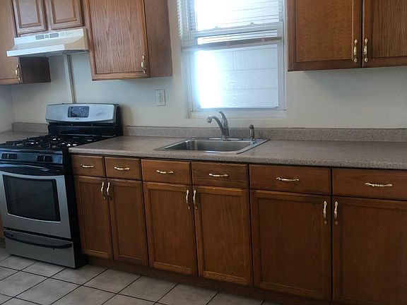 5th image of 27 Romaine Ave