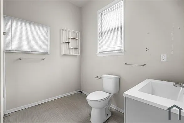 1211 W 30th St — Photo 7