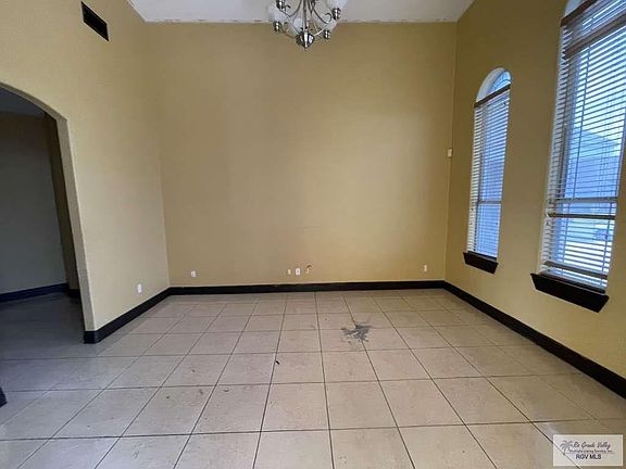 3rd image of 105 Thornwood Loop