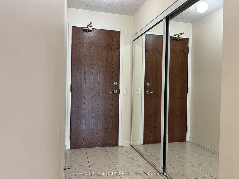 23 Oneida Cres #801 — Photo 7